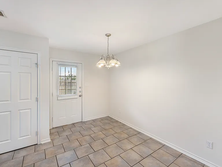 1720 Boardwalk Ct — Photo 9