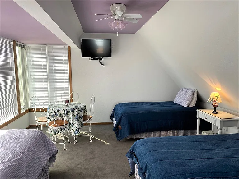 Loft BR 3 Twin Beds & Smart TV w/Blue Ray DVD