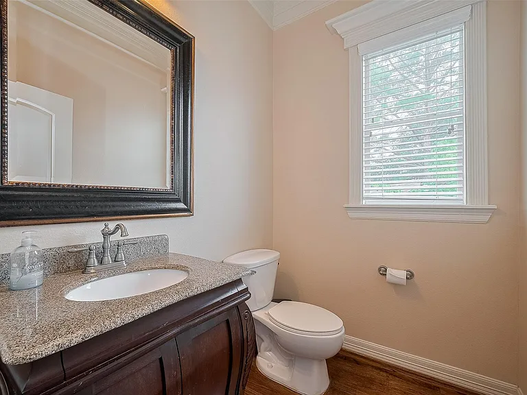 1419 Thompson St — Photo 21