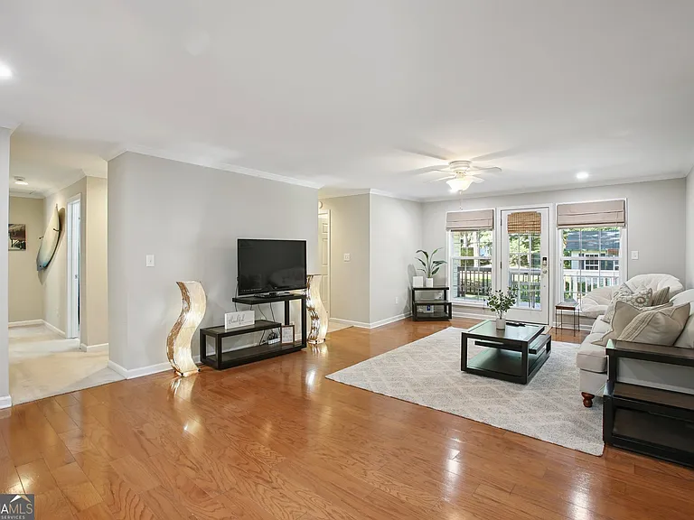102 Hickory Dr — Photo 7