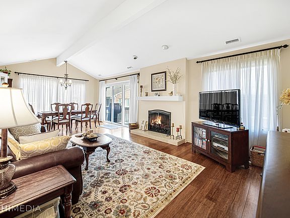 4th image of 1679 N Belmont Ct