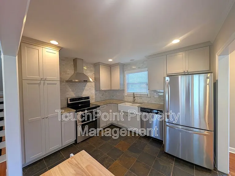 6724 Sunview Dr — Photo 3
