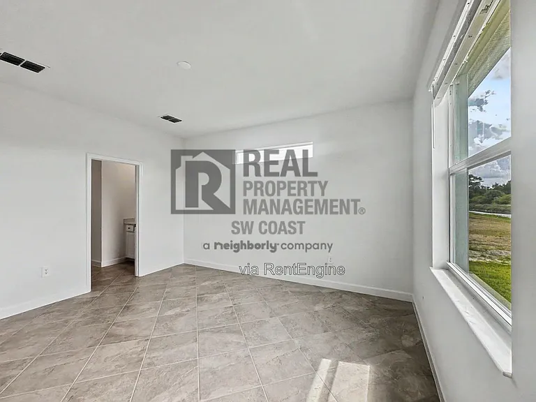 20501 Hazelnut Ct S — Photo 17