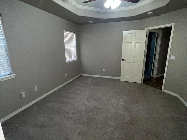5608 Spencer St — Photo 12