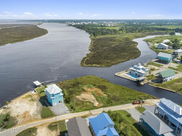 11034 Clleeves St #4, Bay Saint Louis, MS 39520