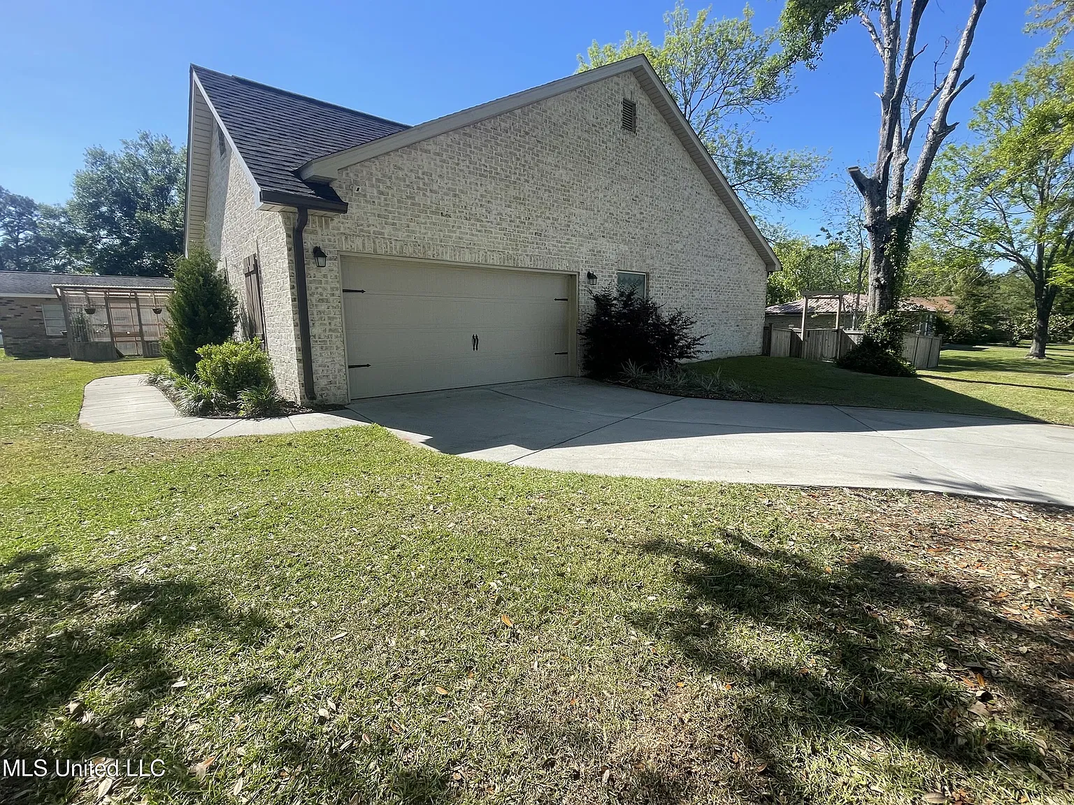 4 bed, 2.0 bath, 1625 sqft, $2,600 — Photo 2