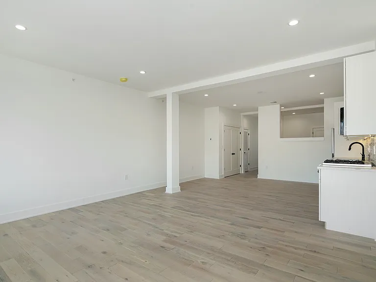 2109 S Iseminger St #3 — Photo 6