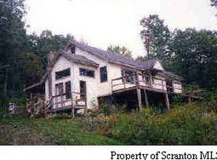 Oak Ln, Waymart, PA 18472