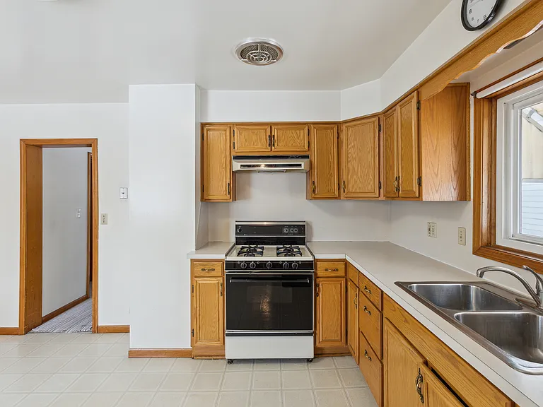 2206 S Monroe St — Photo 8