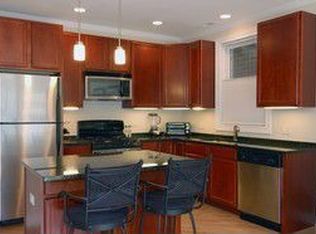 1152 W Roscoe St APT 1E, Chicago, IL 60657