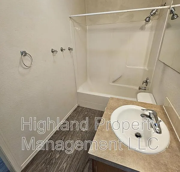 1020 NE B St #7 — Photo 12