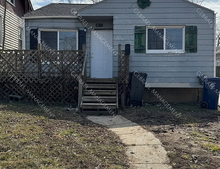 2469 Gibson St — Photo 1
