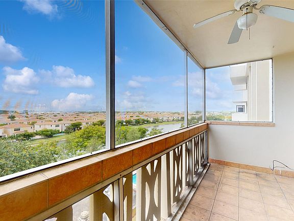 5th image of 800 NE 195th Street #608