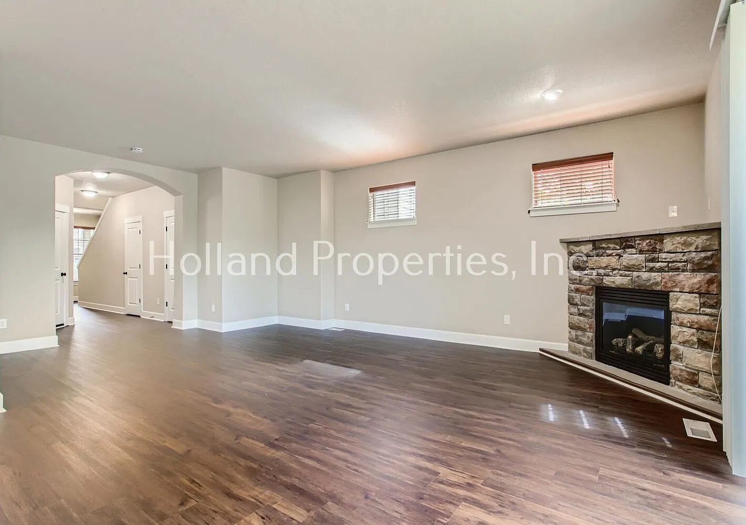 Beautiful 4 Bedroom Home in Five Oaks Area — Photo 4