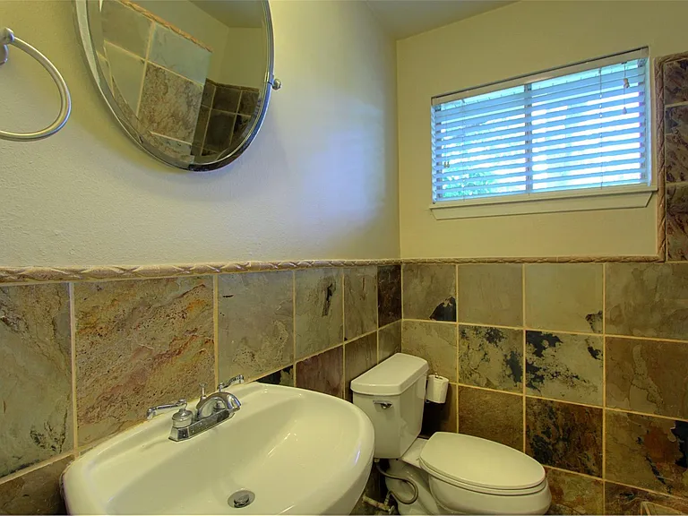 1322 Curtin St — Photo 16