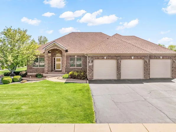 975 Prairie View Dr, Somonauk, IL 60552