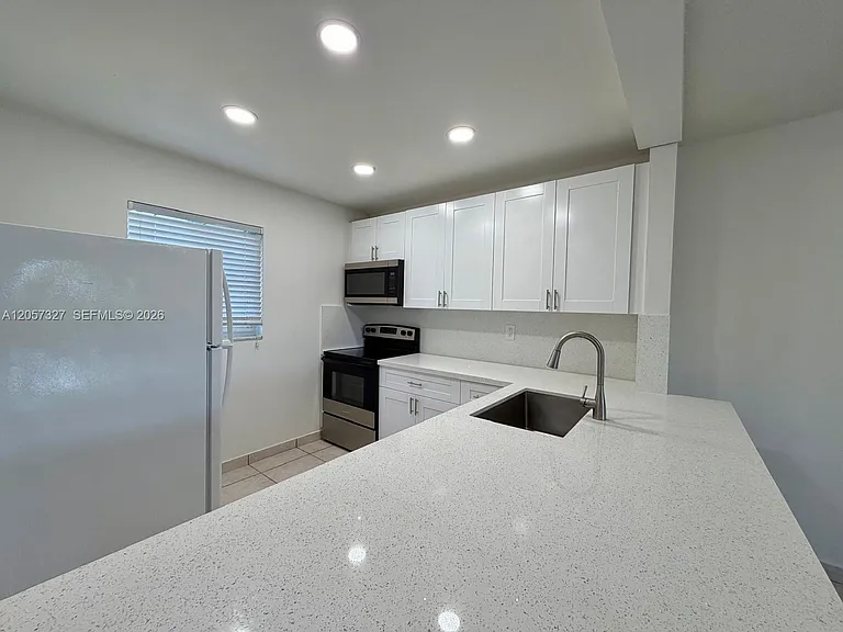 7730 Camino Real #F406 — Photo 2