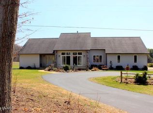 3823 W Hallett Rd, Hillsdale, MI 49242