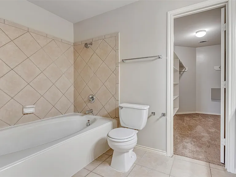 706 Woodport Ln — Photo 15