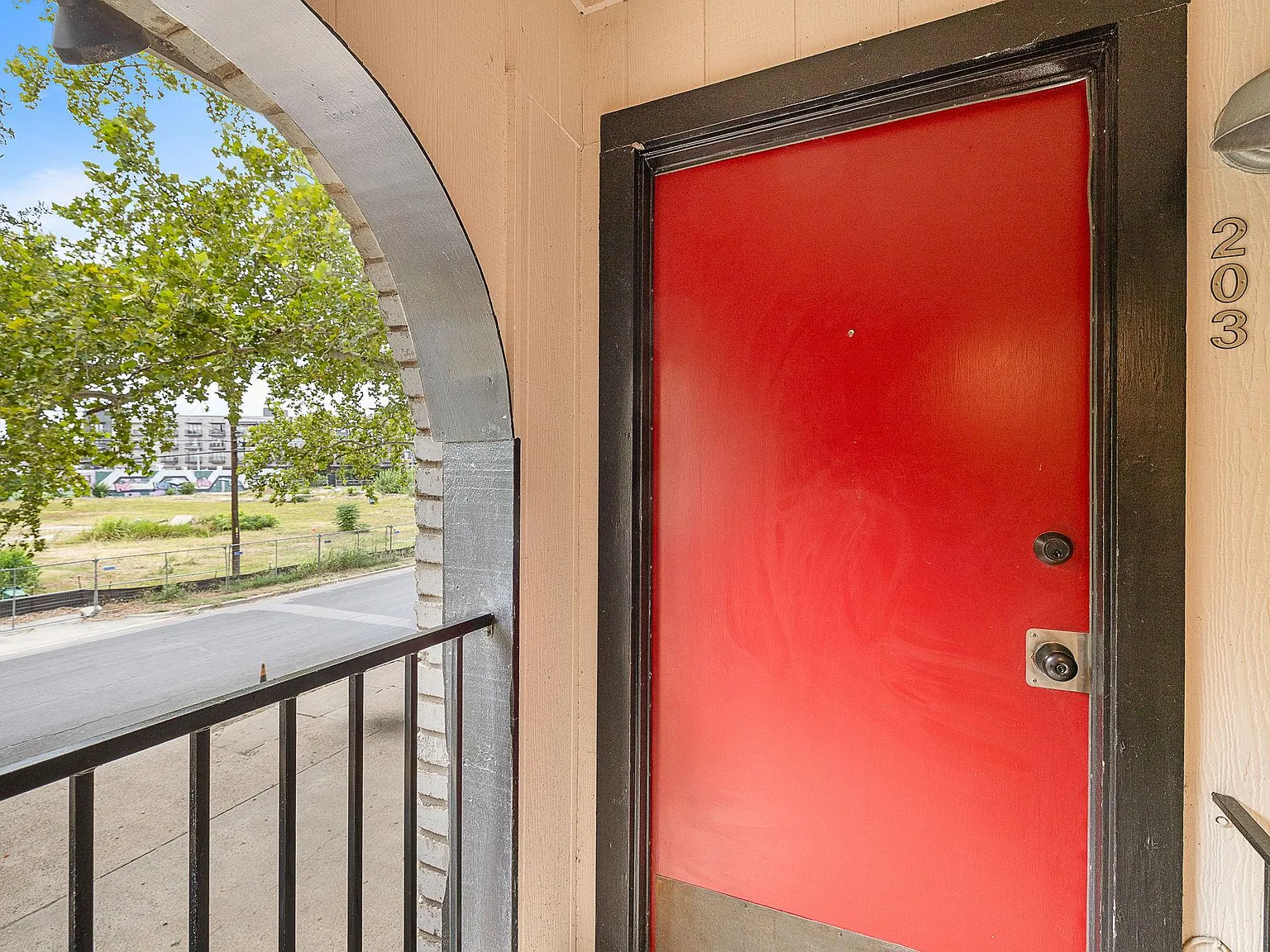 1 bed, 1.0 bath, 1080 sqft, $1,600 — Photo 3