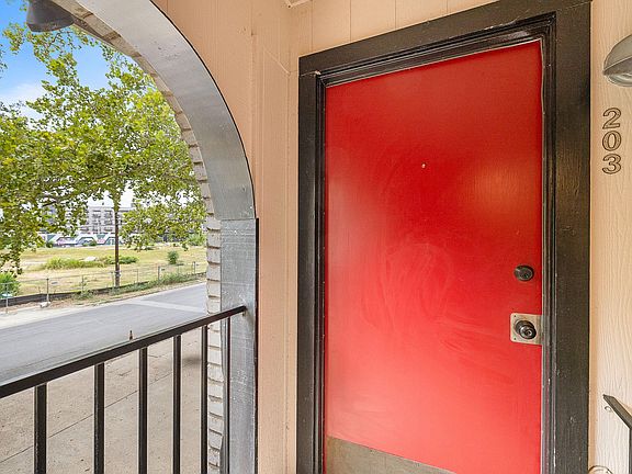 3rd image of 1700 Houston St Unit 203