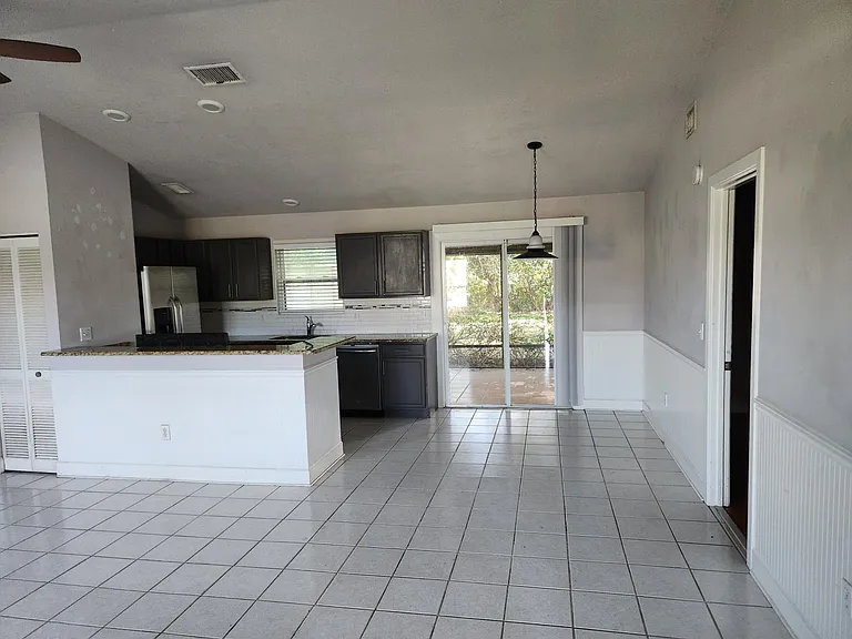 1726 SW Millikin Ave — Photo 3