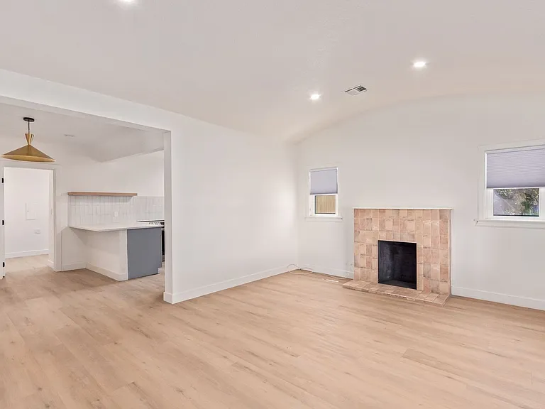 4641 N 8th Pl — Photo 14