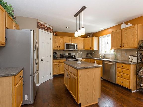 5th image of 8851 Woodlark Dr