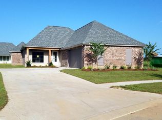 205 Woodstone Dr, Lafayette, LA 70508