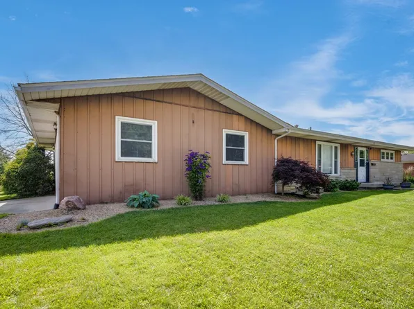 421 Country Club Dr, Batesville, IN 47006