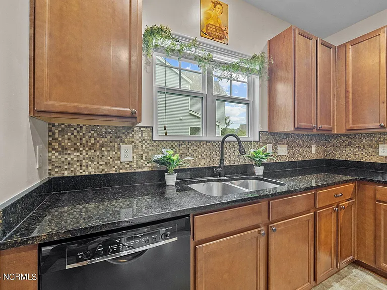 431 Bald Cypress Ln — Photo 10
