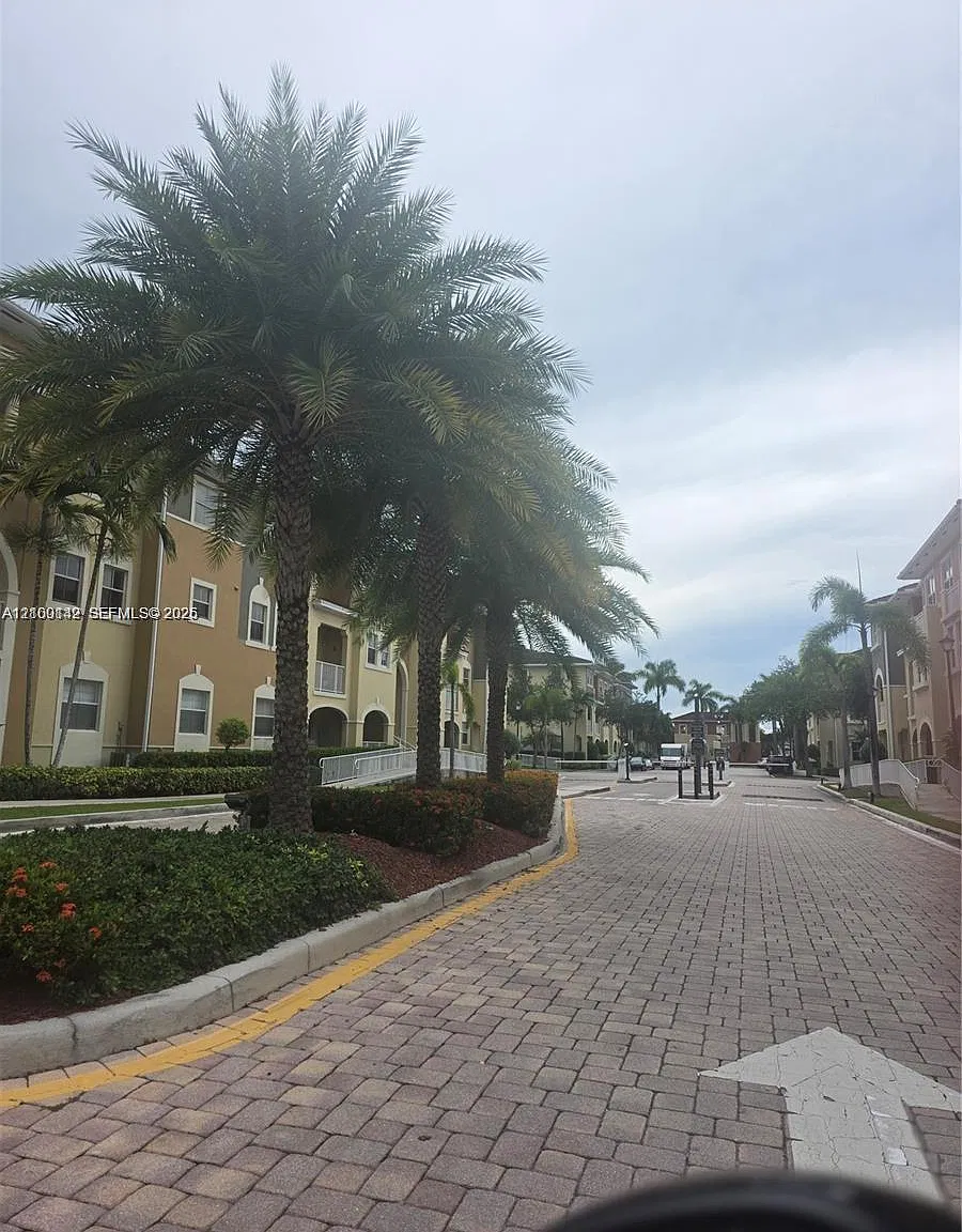 Coronado At Doral Ii Cond — Photo 2