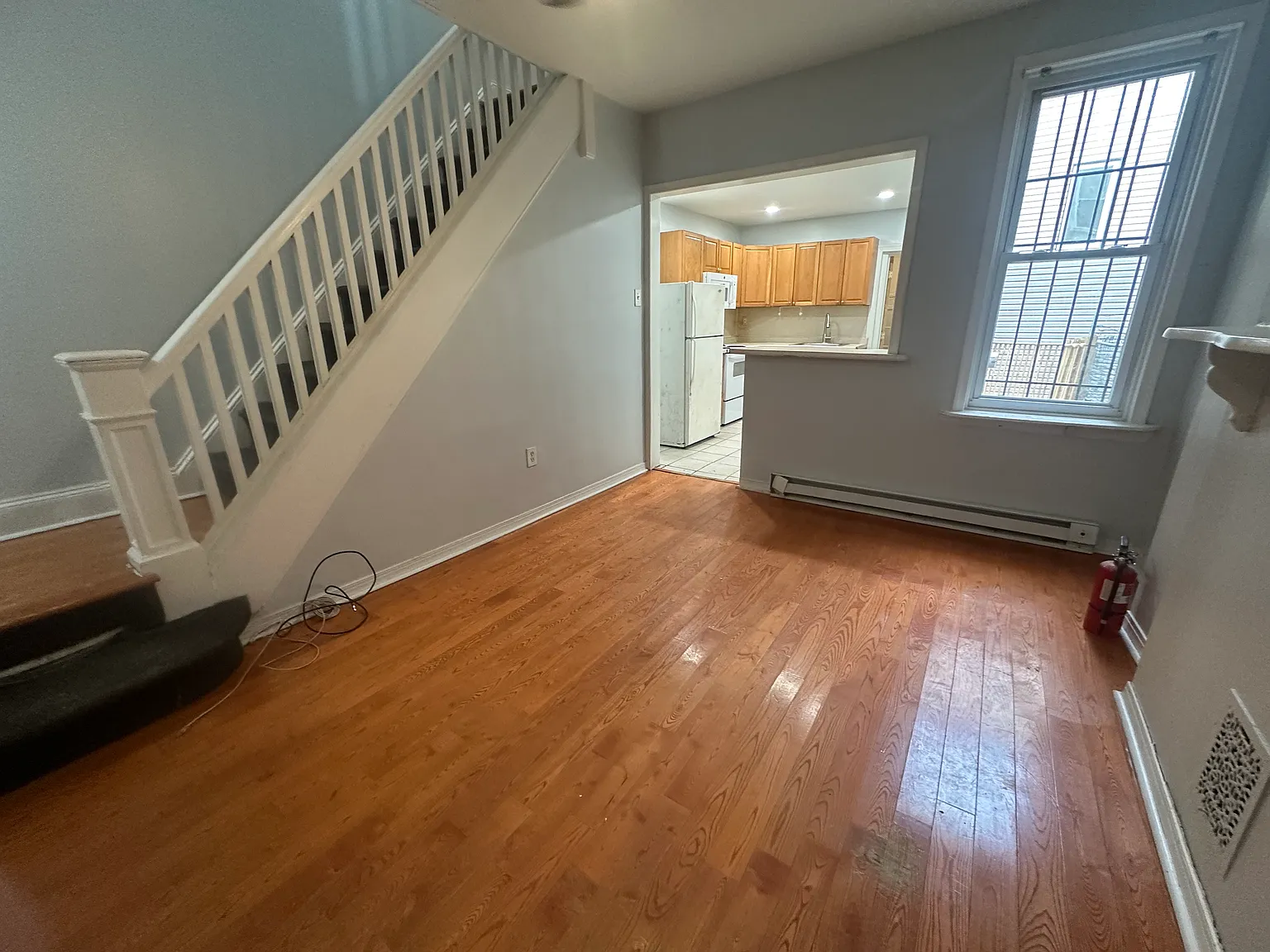 4 bed, 960 sqft, $1,900 — Photo 2