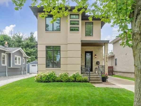 1520 Bennaville Ave, Birmingham, MI 48009