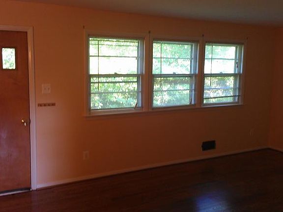4th image of 2319 Stryker Ave