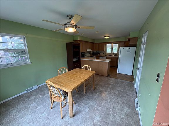 5th image of 3125 Elk St