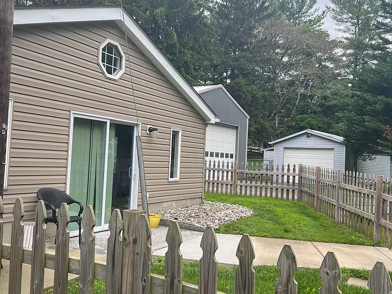 Large Fenced Yard