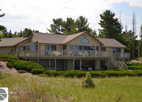 2nd image of 4982 Mackenzie Dr