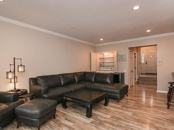 3rd image of 1039 Harwich Ct #303