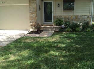 247 NE Edgewater Dr, Lees Summit, MO 64064