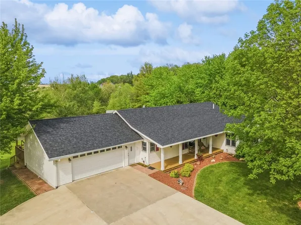 207 E 1st St, Ackworth, IA 50001