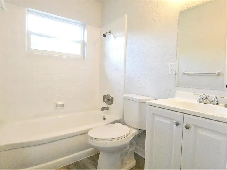 125 E King St #A & B — Photo 4