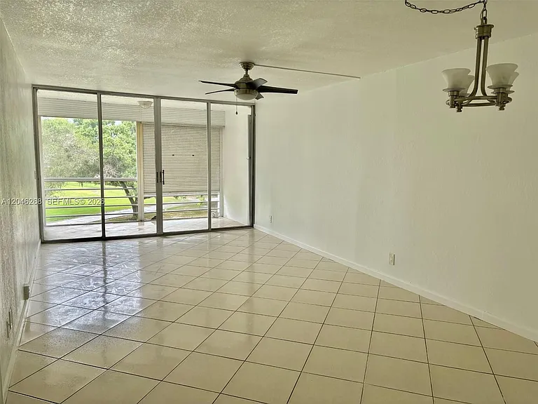 9411 Evergreen Pl #303 — Photo 7