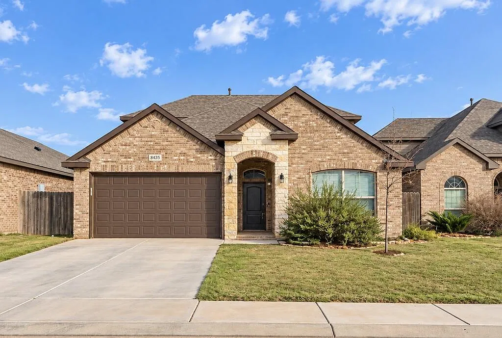 4 bed, 3.0 bath, 2772 sqft, $3,800 — Photo 1