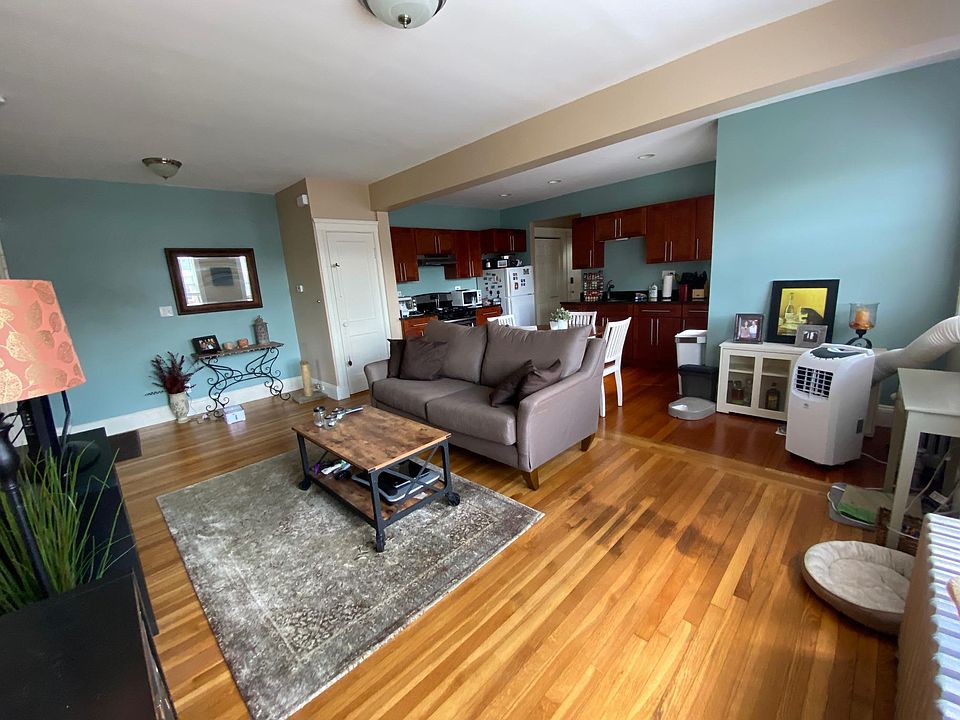 Open Concept Living room / Kitchen