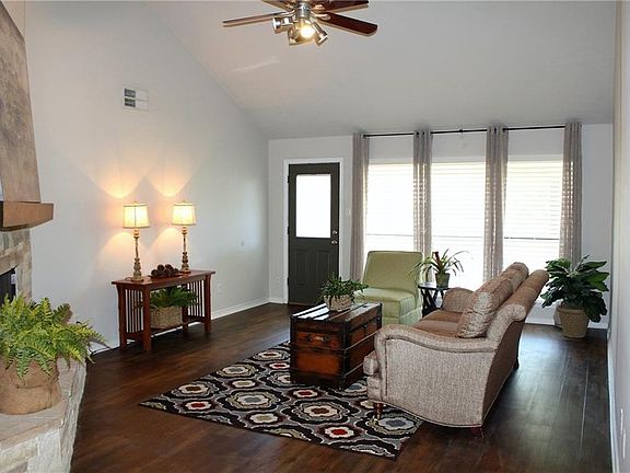 4th image of 1574 Autumn Breeze Ln