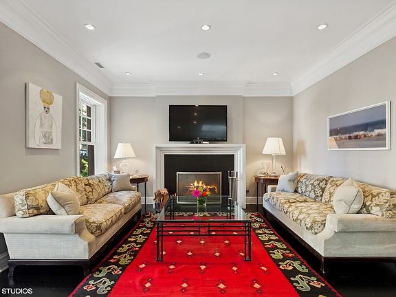 3rd image of 400 W Briar Pl APT 3C