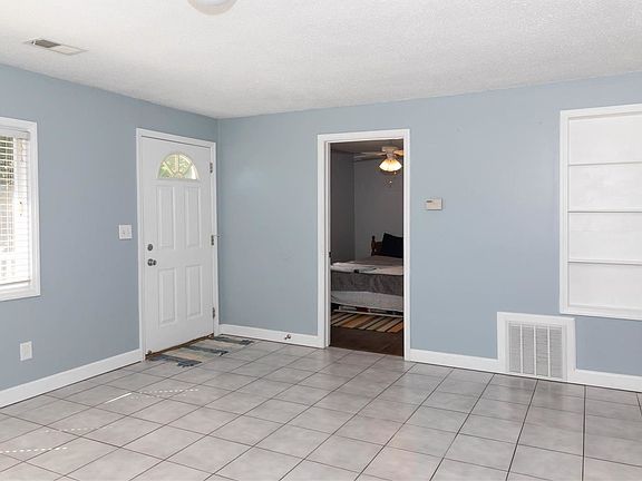 5th image of 79 N Lake Dr