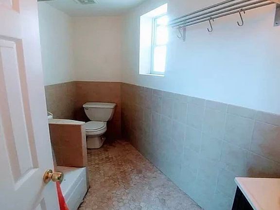 5th image of 338 Hamilton Ave APT 1
