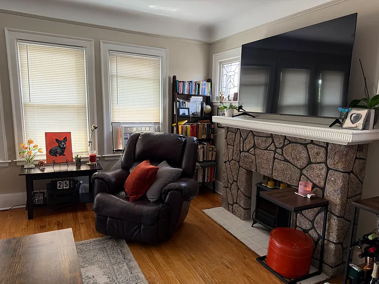 1004 Lakepointe St — Photo 3
